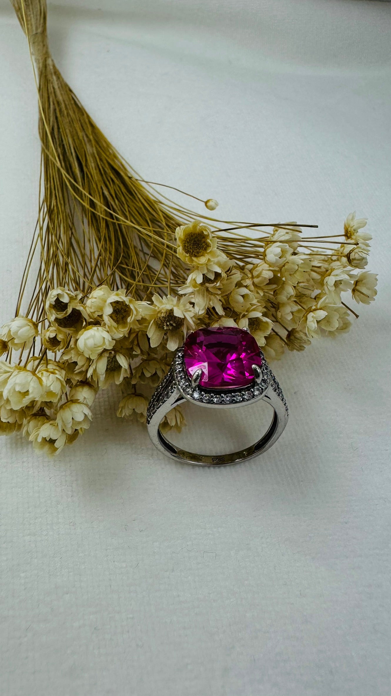 Anel de Prata 925 com Diamante Carbono  Roxa