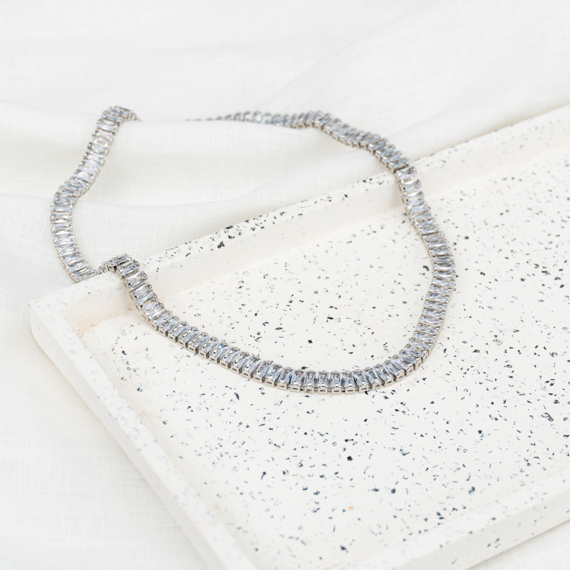 Colar Riviera em Vidro Lapidado Cristal 41cm x 2,5mm