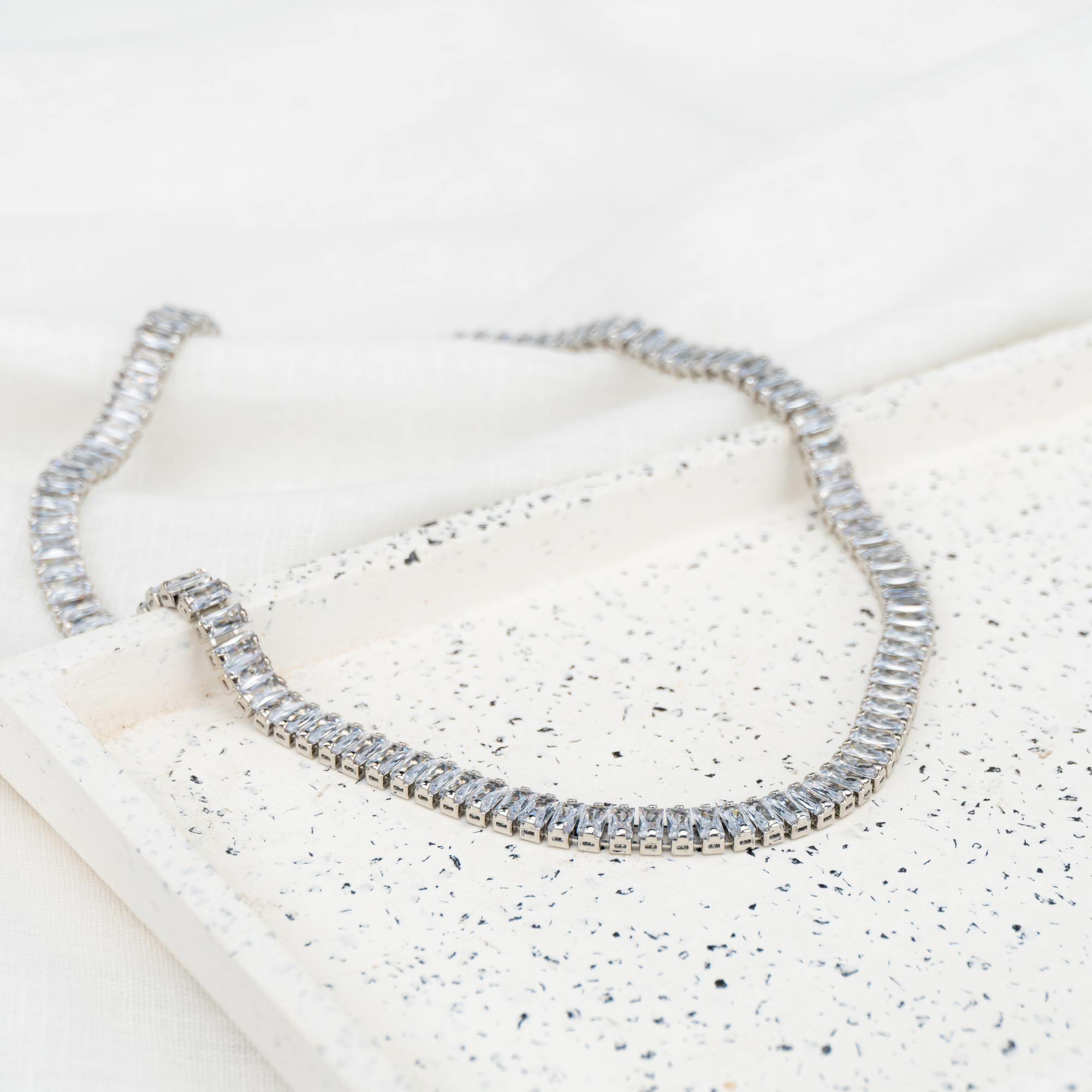 Colar Riviera em Vidro Lapidado Cristal 41cm x 2,5mm